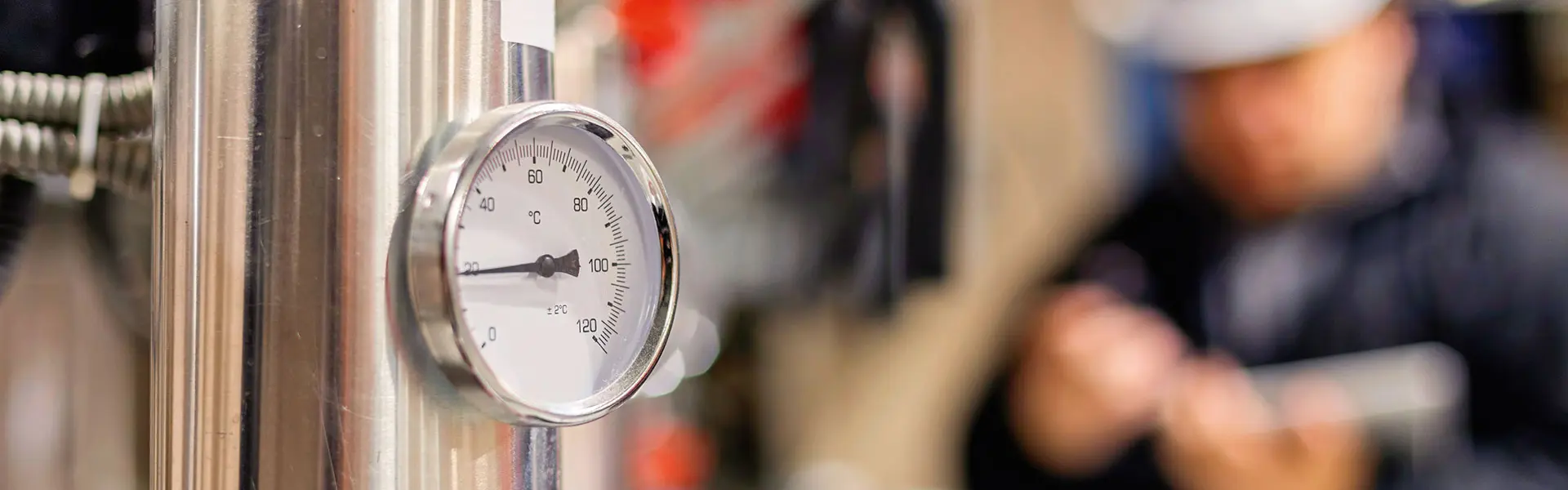 Свържете се с нас